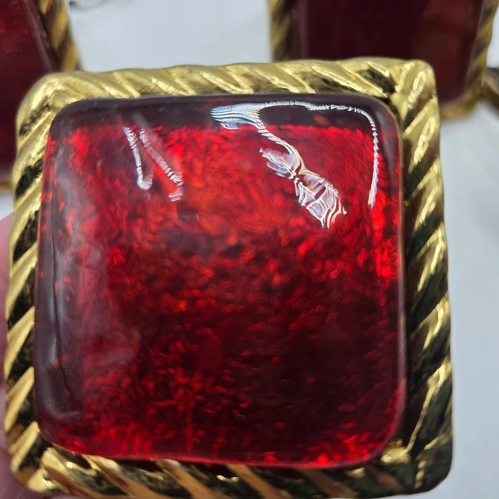 Pier 1 Imports Set of 6 Red Square Resin Gold Rope Napkin Rings SKU 2963340 NEW